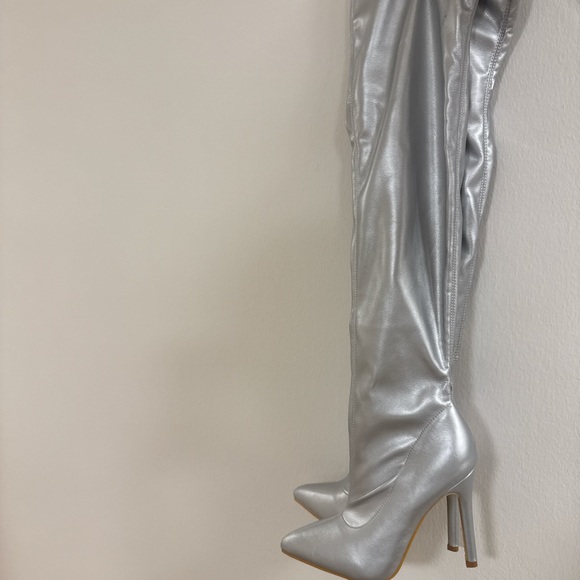 Silver Thigh High Boots (size 7.5-8) - Picture 5 of 6